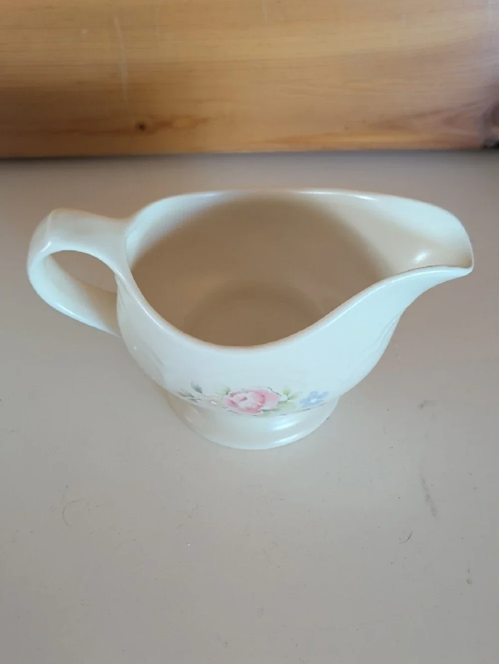 Pfaltzgraff, Cream Tea Rose Gravy Boat with Floral Accent #436 USA